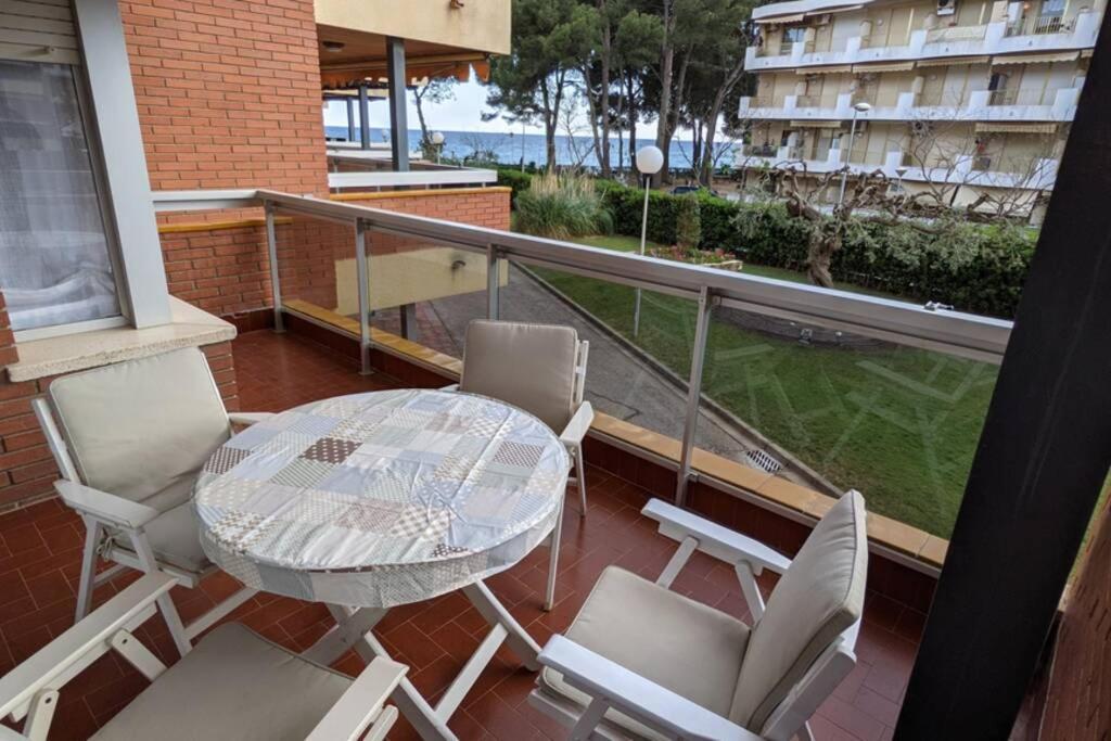 Jacob Apartament - Mas D'En Gran กัมบริลส์ ภายนอก รูปภาพ